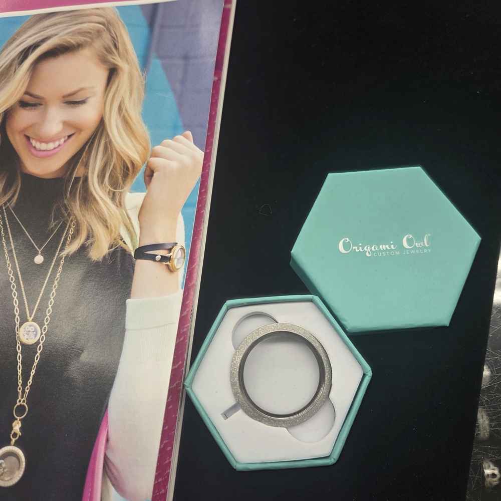 Origami Owl Large Silver Tone Living Locket Face In Original Box.